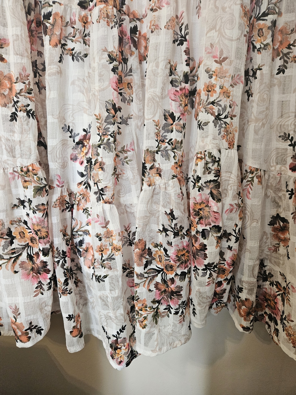 Femella Black - Cream Floral V-Neck Dress with Pink & Orange Blooms Medium Size - Picture 7 of 15